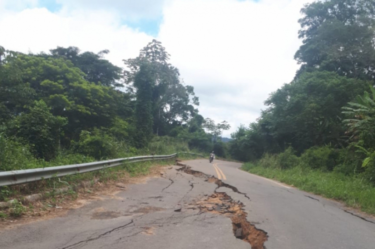 A rachadura abriu depois das fortes chuvas do fim de semana