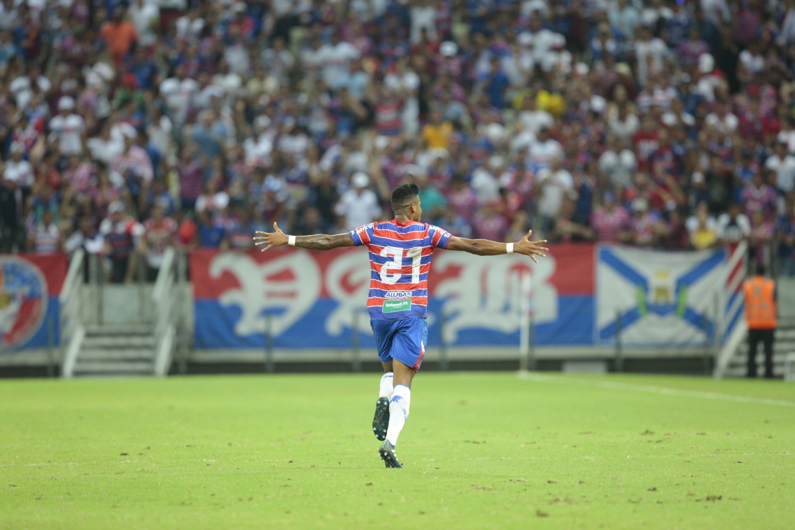 Júnior Santos jogou de centroavante, segundo atacante e ponta pelo Fortaleza
 (Foto: JÚLIO CAESAR)