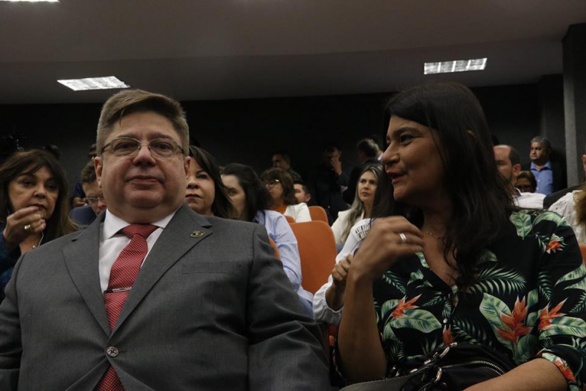 Ministro do STJ, Raul Araújo, e conselheira do TCE, Patrícia Saboya (Foto: TAPISROUGE)