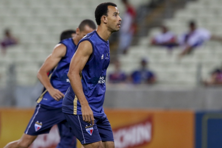 Roger Carvalho n&atilde;o deve mais jogar pelo Le&atilde;o em 2019(foto: Mateus Dantas)