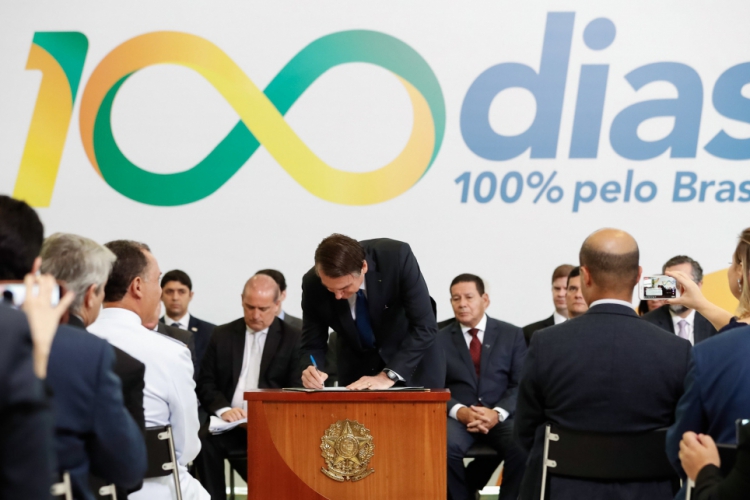 Presidente Jair Bolsonaro assinou decretos na manhã desta quinta(foto: Alan Santos/Presidência da República)