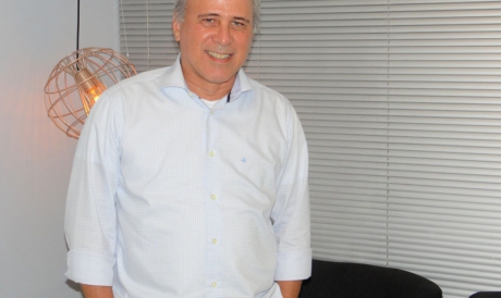 A partir dos 40 o corpo produz menos colágeno, proteína que mantém a aparência jovial da pele, unhas e cabelos. Por isso a derme tende à flacidez e formação de rugas, explica especialista 