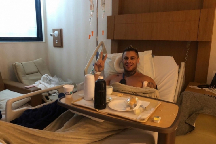 Leo Stronda precisou passar por cirurgia de emergência após lesão no peitoral.