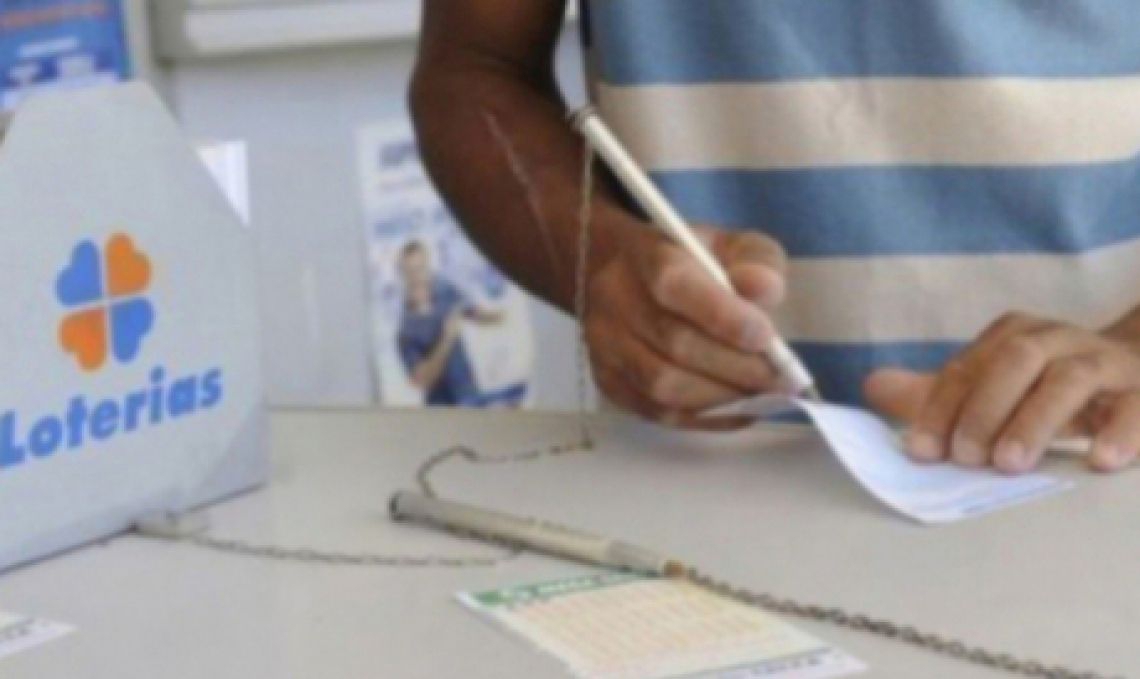 O sorteio da Quina Concurso 4949 ocorreu na noite desta sexta-feira, 12 de abril (12/04). Confira resultado