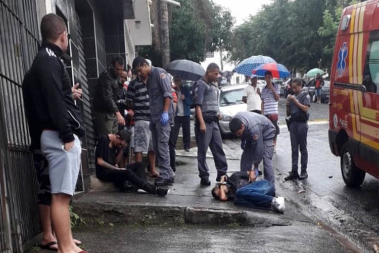 Confusão deixou feridos, além de prejuízos materiais. 