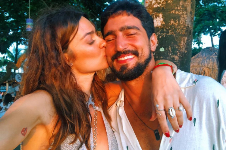 Thaila Ayala e Renato Góes vão se casar em novembro.