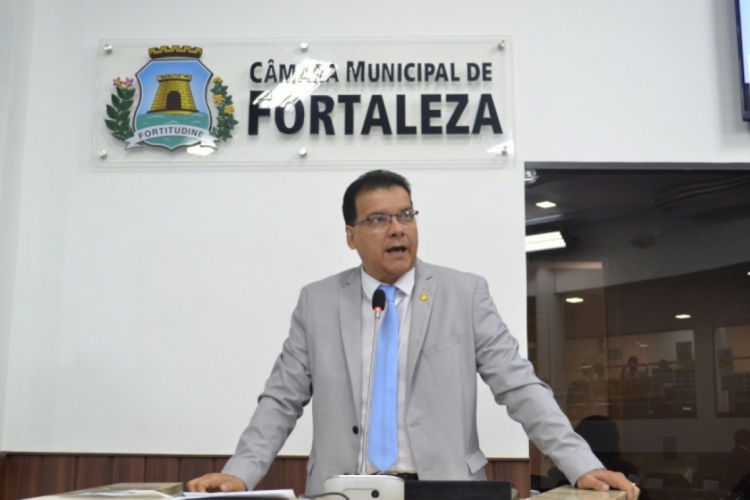 ￼&Eacute;sio Feitosa acredita que a mat&eacute;ria s&oacute; volte a plen&aacute;rio para vota&ccedil;&atilde;o no in&iacute;cio de junho.