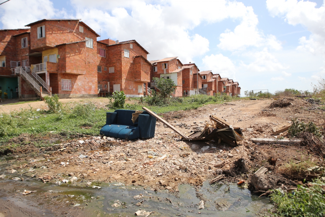 Condomínio Babilônia. Obras do residencial, no Grande Jangurussu, não foram concluídas pela Prefeitura de Fortaleza (Foto: Fábio Lima)
