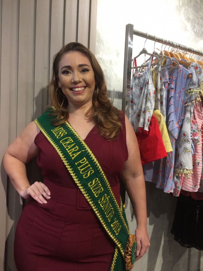 A maquiadora profissional, Criss Bitencourt, 39, foi eleita Miss Ceará Plus Size Sênior 2018. 