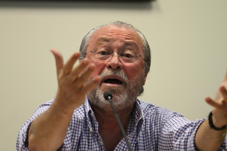 Cândido Albuquerque, professor, durante debate na eleição de reitores da UFC(...