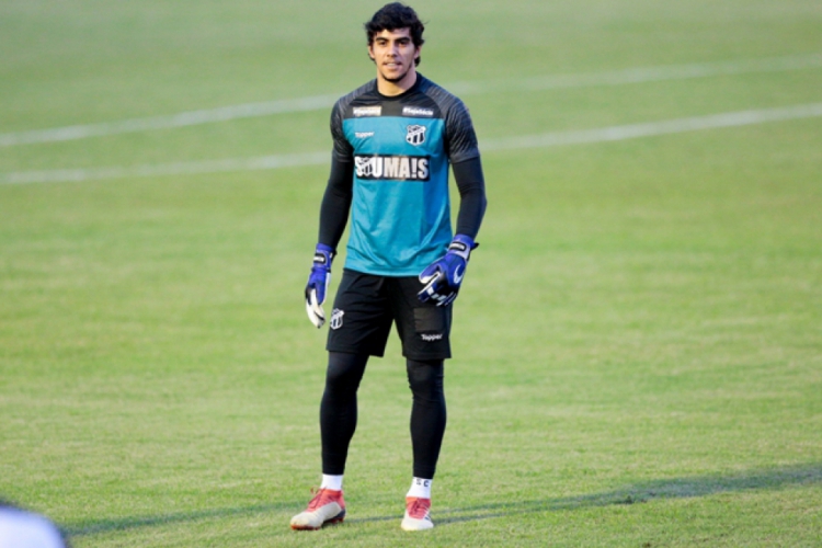 Richard sofreu uma les&atilde;o ligamentar ainda no primeiro tempo da partida contra o Gr&ecirc;mio 