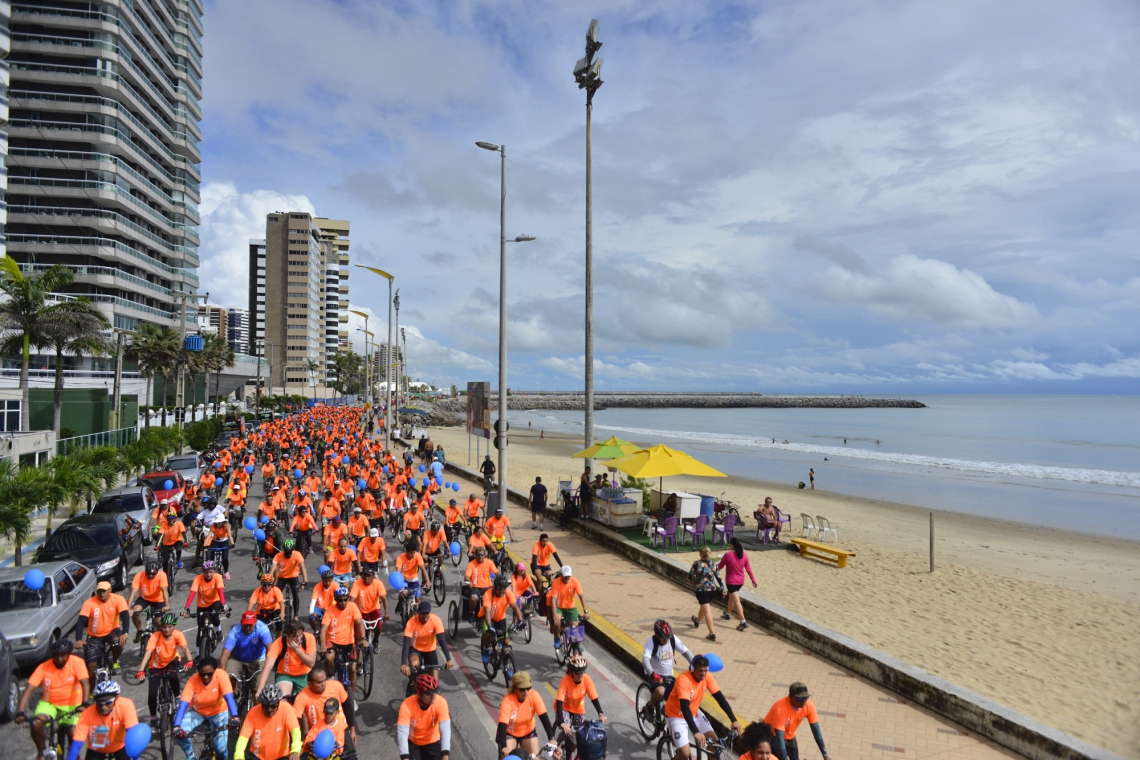 O passeio ciclístico passou por pontos turísticos de Fortaleza
 (Foto: DAVI PINHEIRO/DIVULGAÇÃO SESC)