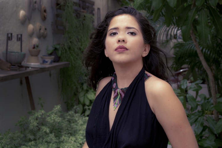 Cantora cearense Lídia Maria vai estrear no modelo "live show"