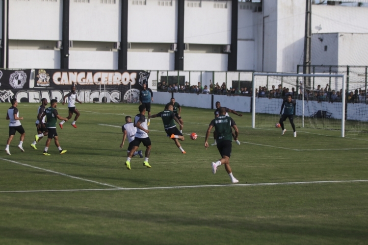 Guto Ferreira planeja treinamentos com o elenco fracionado