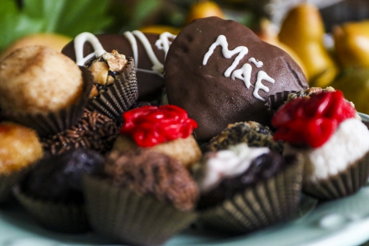 Chocolate &eacute; uma &oacute;tima op&ccedil;&atilde;o de presente barato para o Dia das M&atilde;es