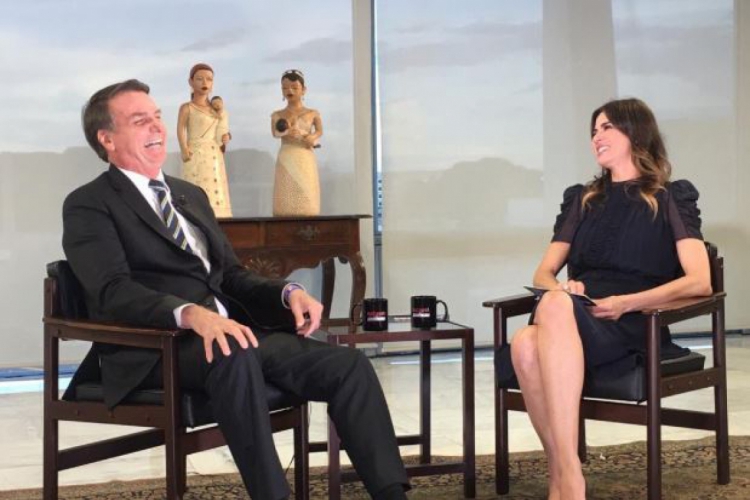 Presidente Jair Bolsonaro e apresentadora Luciana Gimenez(foto: Reprodu&ccedil;&atilde;o/RedeTV)
