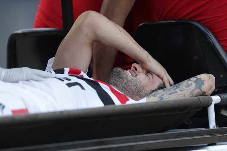 Ainda com dores na região do pescoço, Pato deve ser poupado pela comissão técnica.(foto: Paulo Pinto/saopaulofc.net)