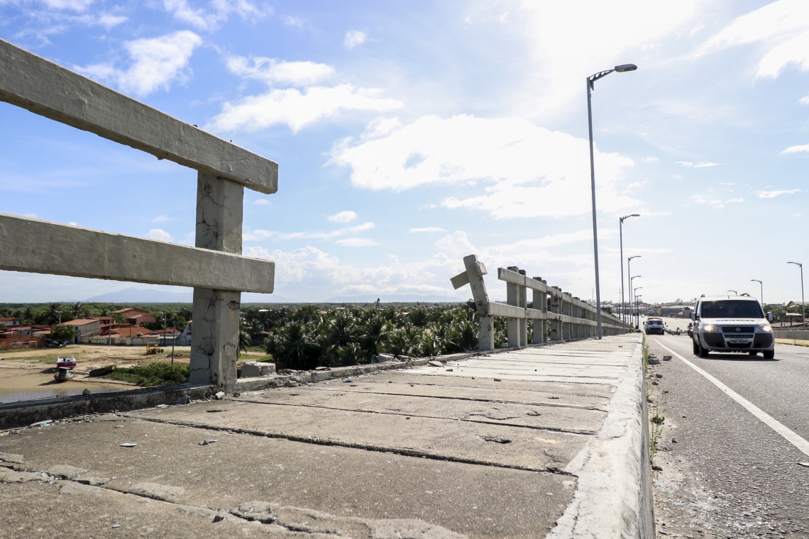 FORTALEZA, CE, BRASIL,  13-05-2019: Acidente na ponte sobre o rio Ceará que liga Fortaleza à Caucaia. (Foto: Alex Gomes/O Povo)