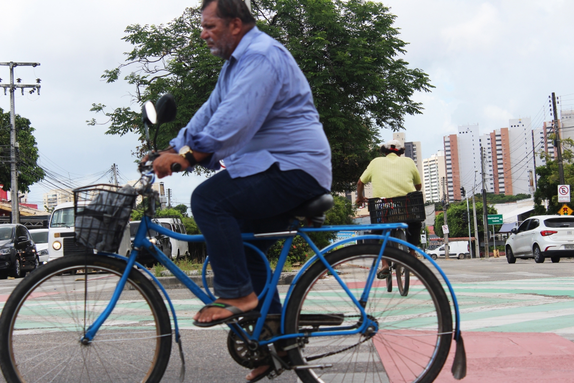 A ciclofaixa é ligada a outras duas vias exclusivas para ciclistas, nas avenidas Washington Soares e Desembargador Gonzaga.