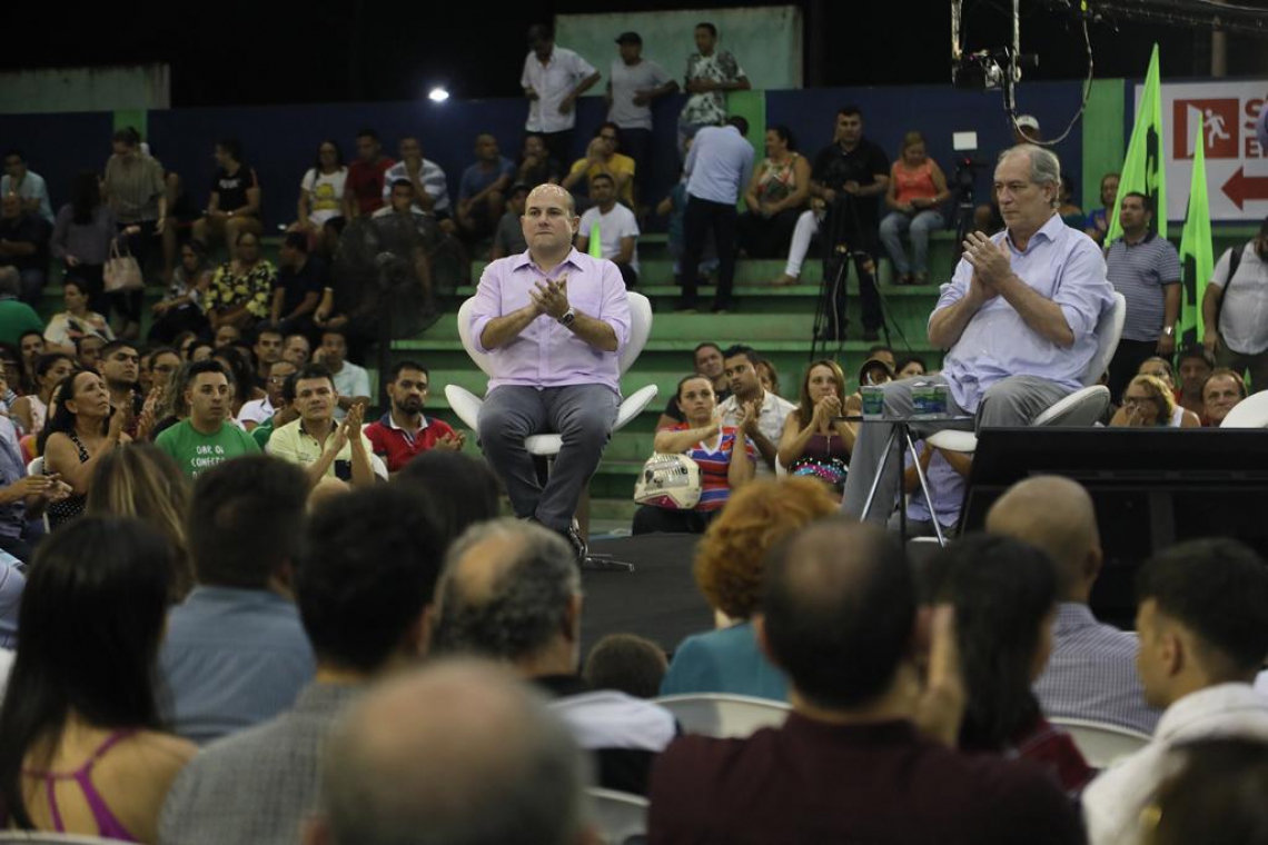 ￼ROBERTO CLÁUDIO e Ciro Gomes em encontro na última quinta-feira (Foto: Kaio Machado/Divulgação)