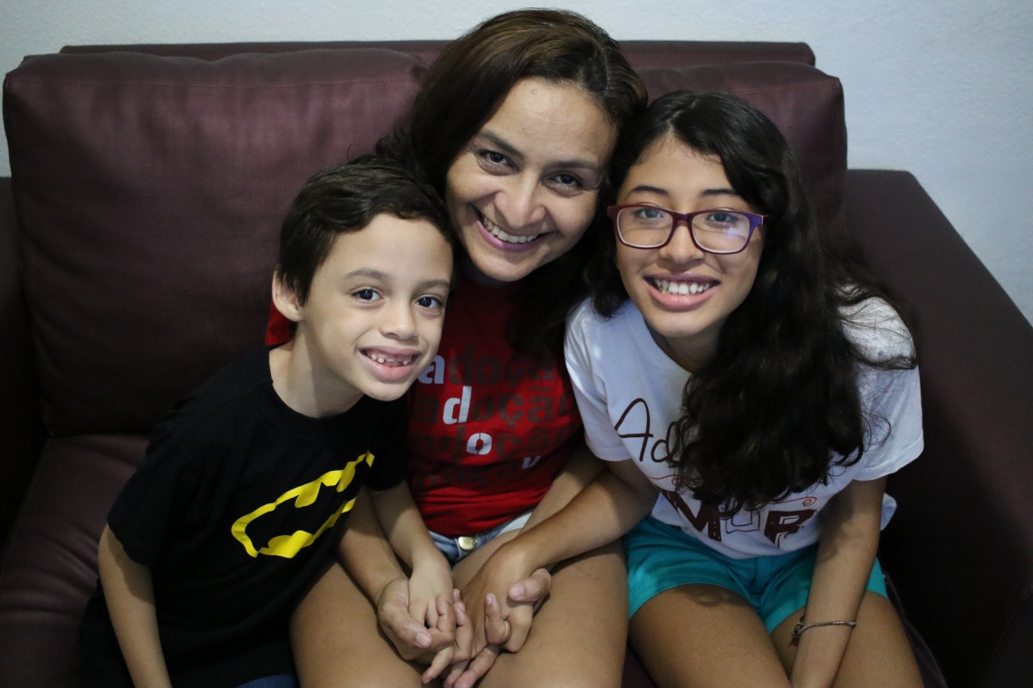 Ednete da Costa lima, 37, professora, e seus dois filhos, JoÃ£o Gabriel Lima Castro e Erika Lima Castro 