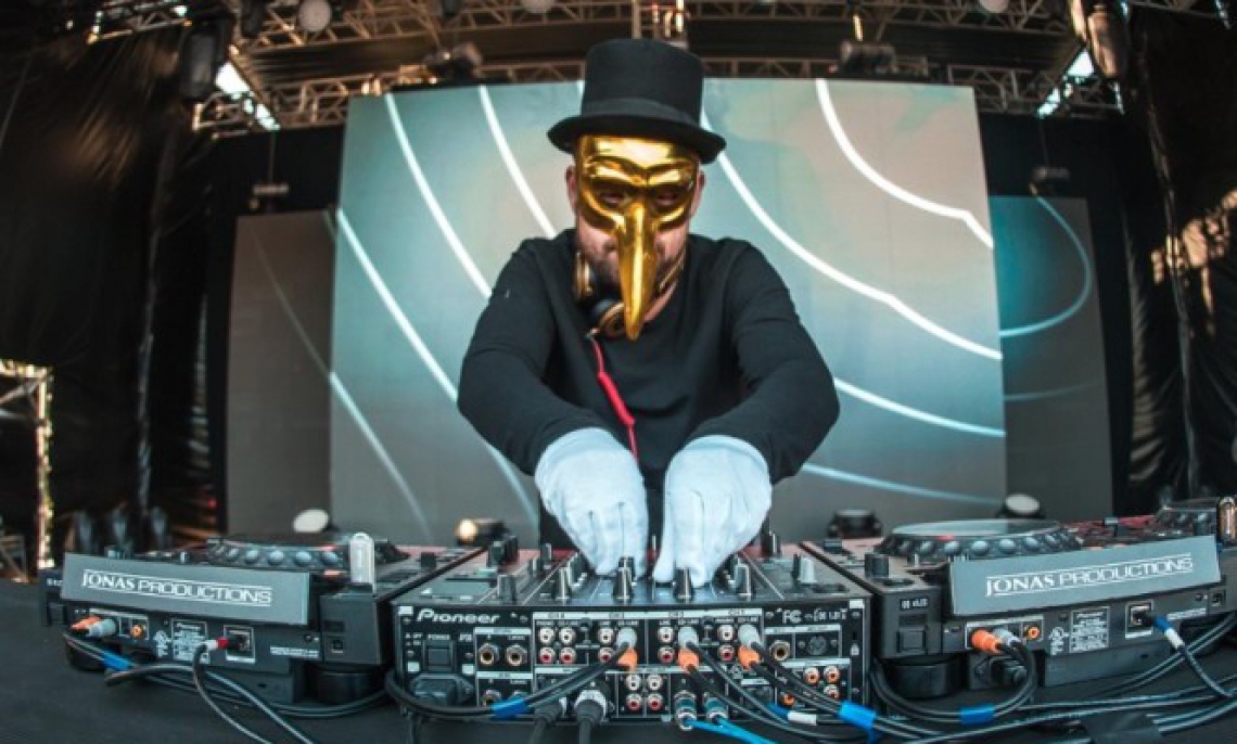 DJ Claptone integra programa&ccedil;&atilde;o da Mysterious