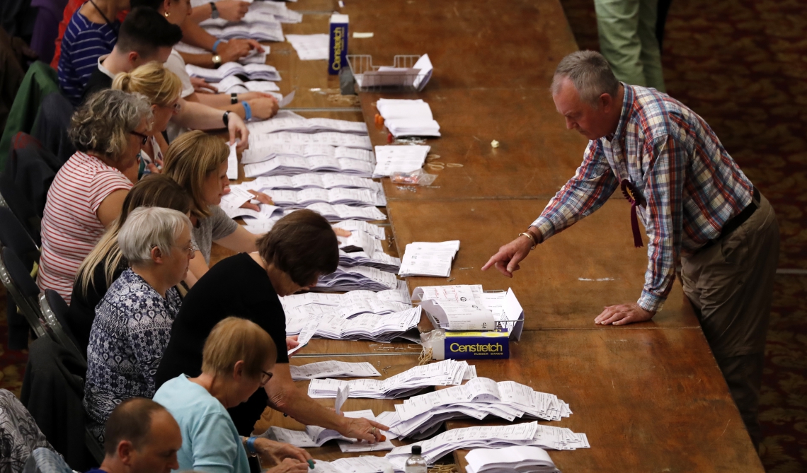 COMPARECIMENTO de votantes foi o maior dos últimos 20 anos 
 (Foto: Tolga AKMEN / AFP)