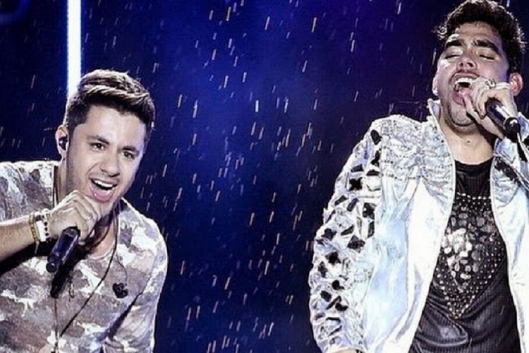 Gabriel Diniz e Cristiano Araújo em show(foto: Reprodução)