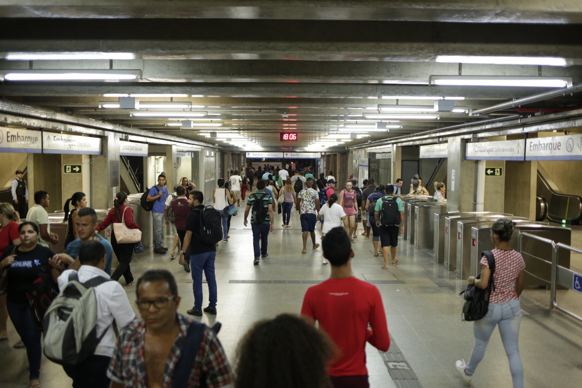 DIARIAMENTE, 33 mil passageiros utilizam   a Linha Sul do metrô, que liga o Centro de Fortaleza a Pacatuba (Foto: AURELIO ALVES)