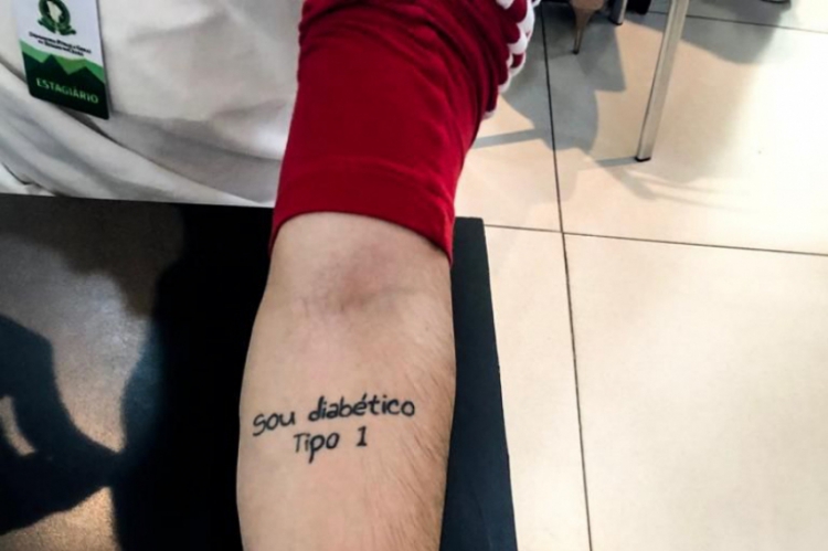 João Victor Soares Carvalho, de 22 anos, descobriu que tinha diabetes tipo 1 aos 13 anos(foto: ARQUIVO PESSOAL)