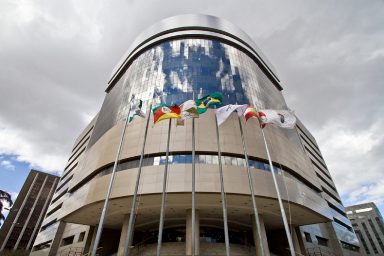 Vagas são para níveis médio, técnico e superior e inscrições já começam na próxima semana
