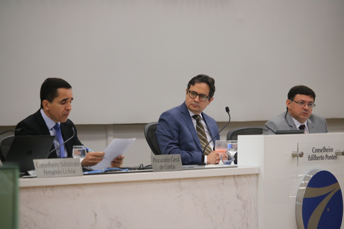 Com ressalvas, TCECE aprovação das contas