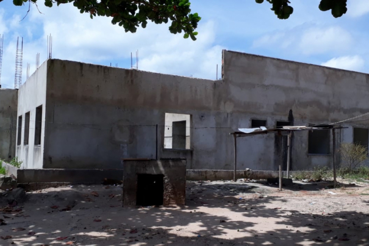 Iniciada em maio de 2017, a obra está inacabada até hoje. Estado informa que estuda substituição de construtora
(foto: via WhatsApp O POVO)