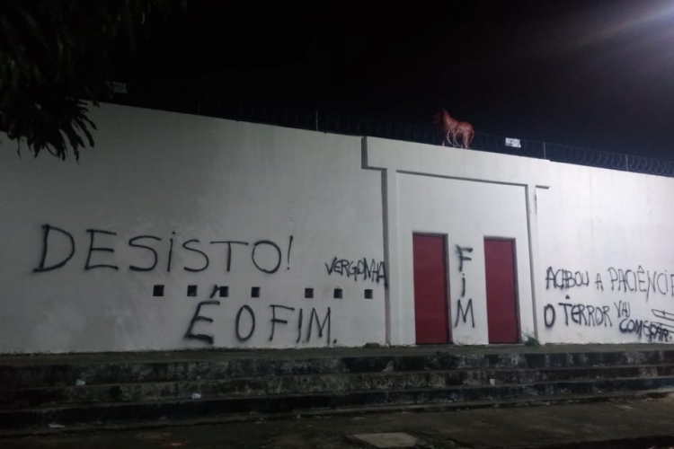 Pichações na sede do Pici levantaram perguntas dos torcedores (foto: Reprodução)