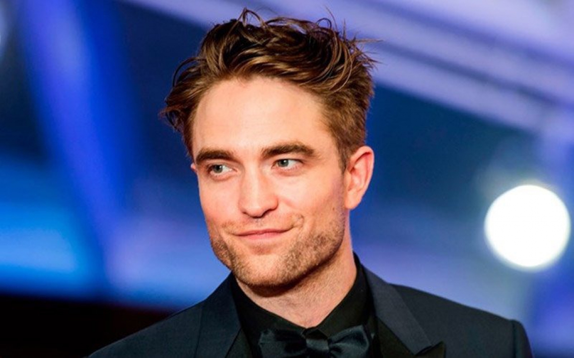 Entre essas corriqueiras pesquisas, uma elegeu o ator Robert Pattinson o mais bonito do mundo.