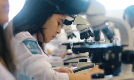Iniciado em 2013, o programa de mestrado em Biotecnologia já formou cerca de 30 mestres. Quatro deles seguem no programa de pós-doutorado em Biotecnologia. (Foto: Sidney Almeida/Divulgação) 