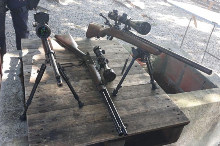 Armas longas foram apreendidas em campus no bairro Pici, em Fortaleza (foto: FOTO: via WhatsApp O POVO )