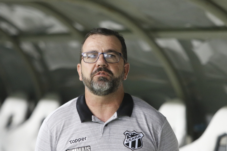 Enderson Moreira deixou o comando do Cear&aacute; na ter&ccedil;a-feira, 1&ordm; de outubro. (fot...