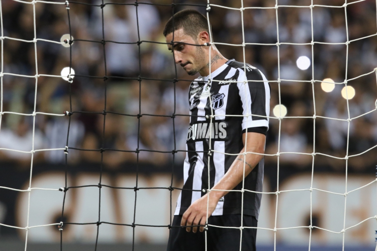 FORTALEZA, CE, BR,  08.06.19 - Ceará e Bahia se enfrentam no Estádio Arena Castelão em partida...