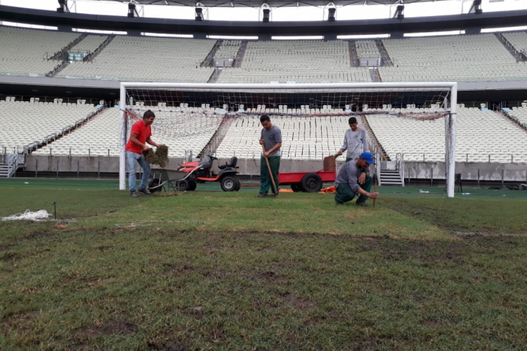 As primeiras intervenções aconteceram nas partes próximas às traves.(foto: Sejuv/Divulgação)