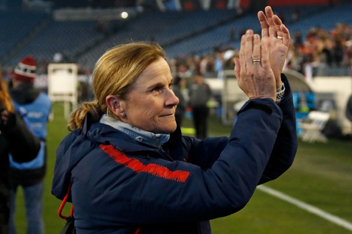 Jill Ellis é britânica, mas só começou a jogar futebol depois que sua família se mudou para os Estados Unidos.