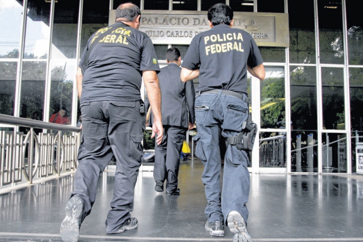 Policiais federais cumpriram mandado no próprio Tribunal de Justiça do Ceará(foto: EVILÁZIO BEZERRA)