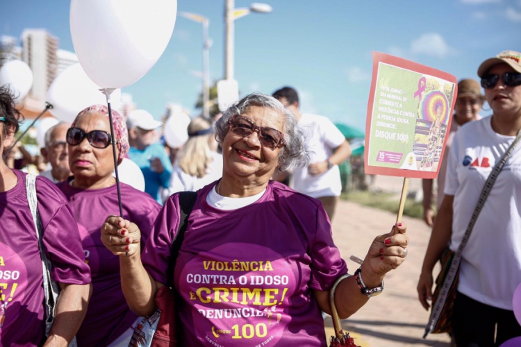  Cerca de 100 idosos de instituições de acolhimento participaram da caminhada(foto: Divulgação)