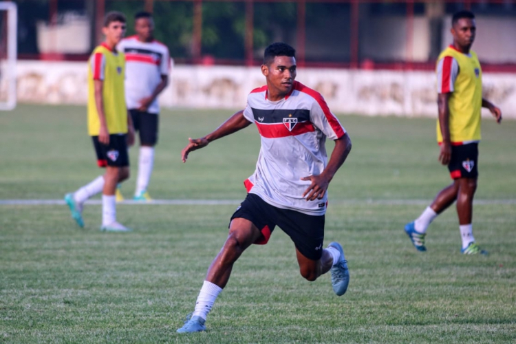 Nael chegou e já treina com o restante do elenco(foto: Xandy Rodrigues/Ferroviário/Divulgação)