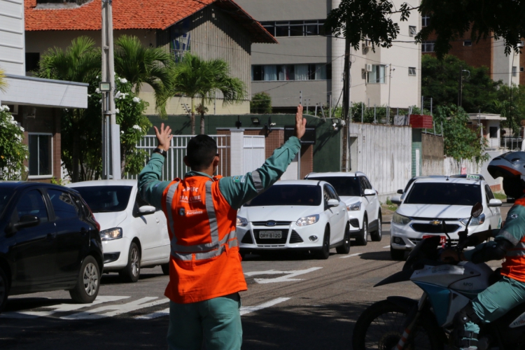 Bin&aacute;rio no bairro Papicu: mudan&ccedil;a na rua Pereira de Miranda(foto: .)