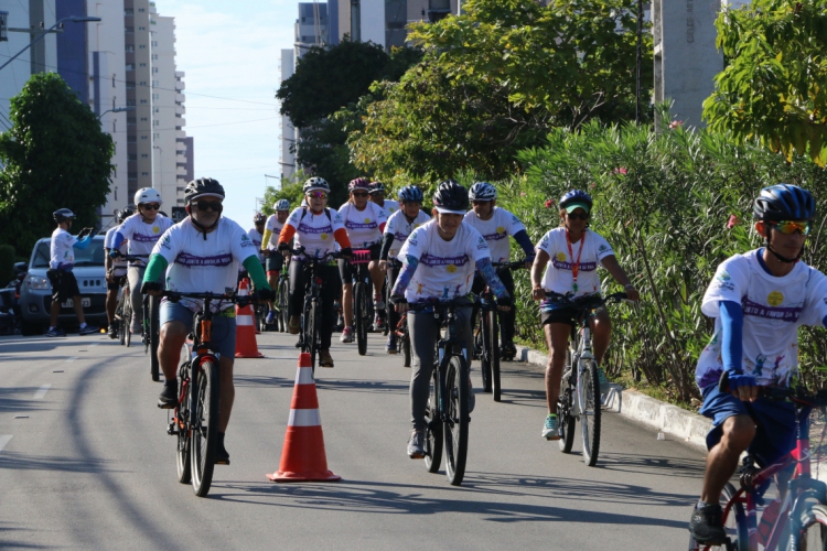 Ciclistas participam da abertura da VII Semana Municipal sobre Drogas(foto: Mauri Melo/O POVO)