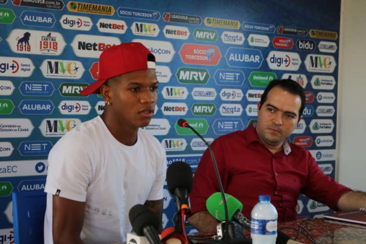 Jogador foi ao clube se despedir dos companheiros e dar coletiva de imprensa. (foto: Leonardo Moreira/FortalezaEC)