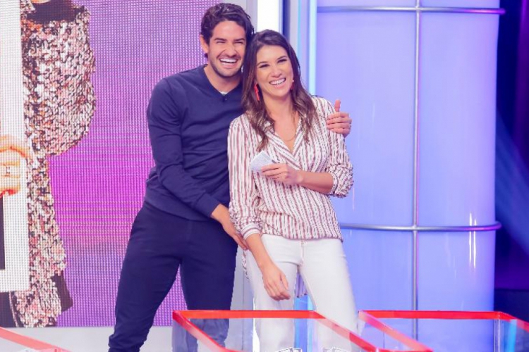 Casamento de Rebeca Abravanel e Alexandre Pato teve apenas 30 convidados.(foto: Divulgação/SBT)