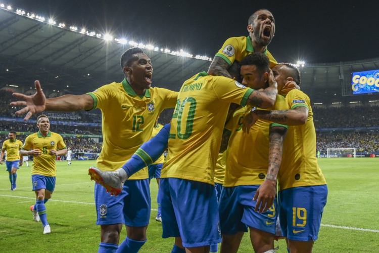 Brasil mostrou for&ccedil;a coletiva na Copa Am&eacute;rica. (foto: Pedro UGARTE / AFP)