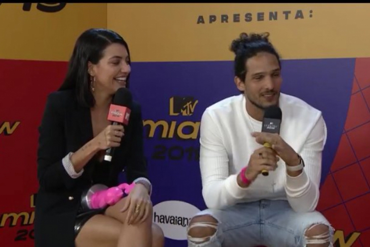 Após fim de noivado, João Zoli e Gabi Prado são vistos curtindo festa pós-premiação.(foto: ...